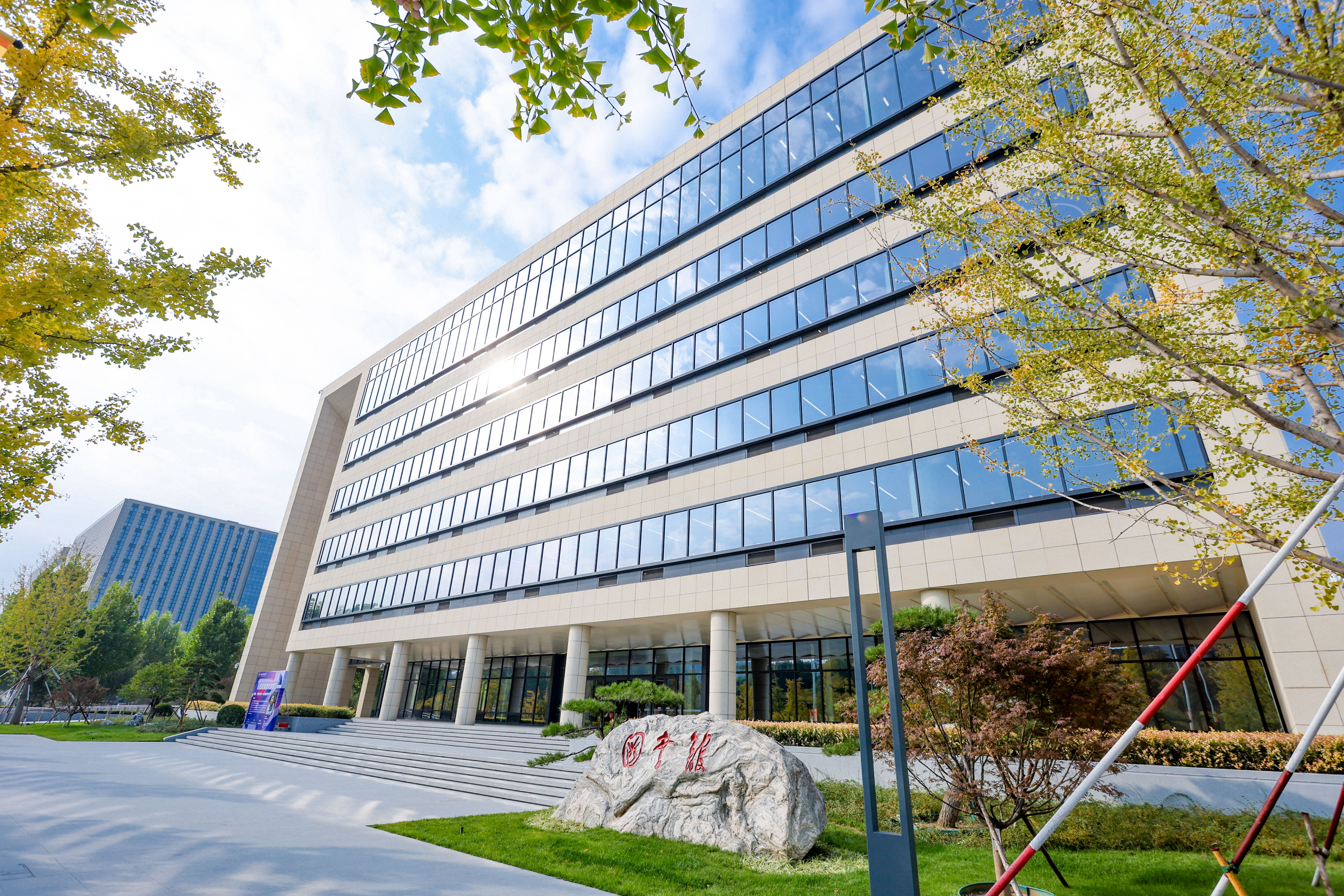 365英国上市公司