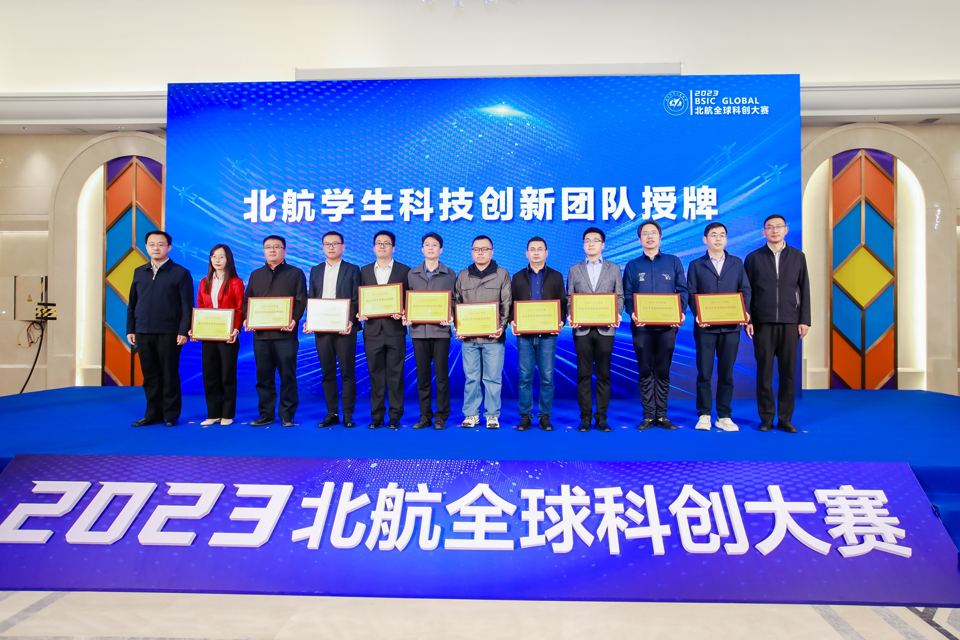 365英国上市公司